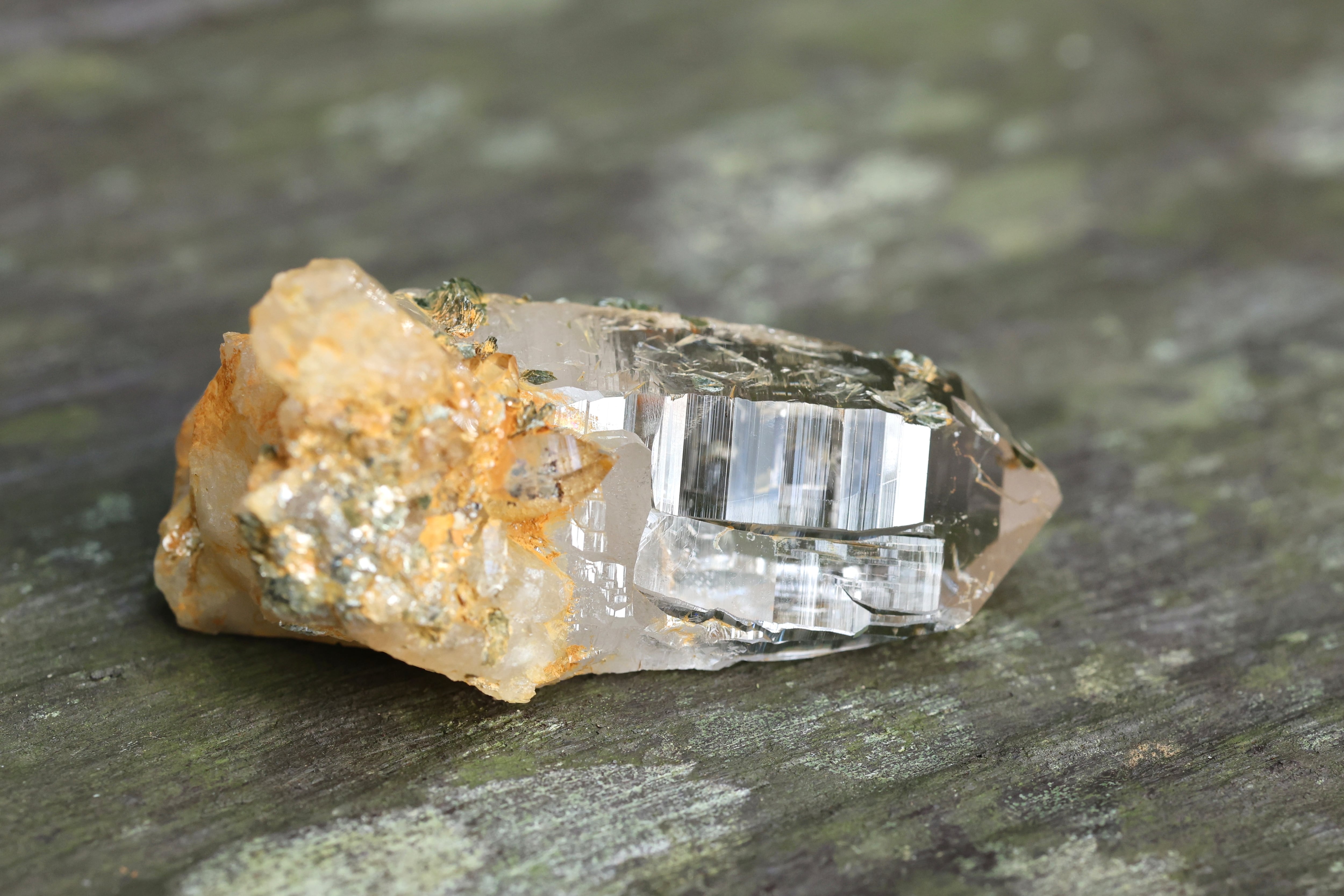 ヒマラヤ水晶 ガネーシュヒマール産 | 石垣島の夜光貝アクセサリーと