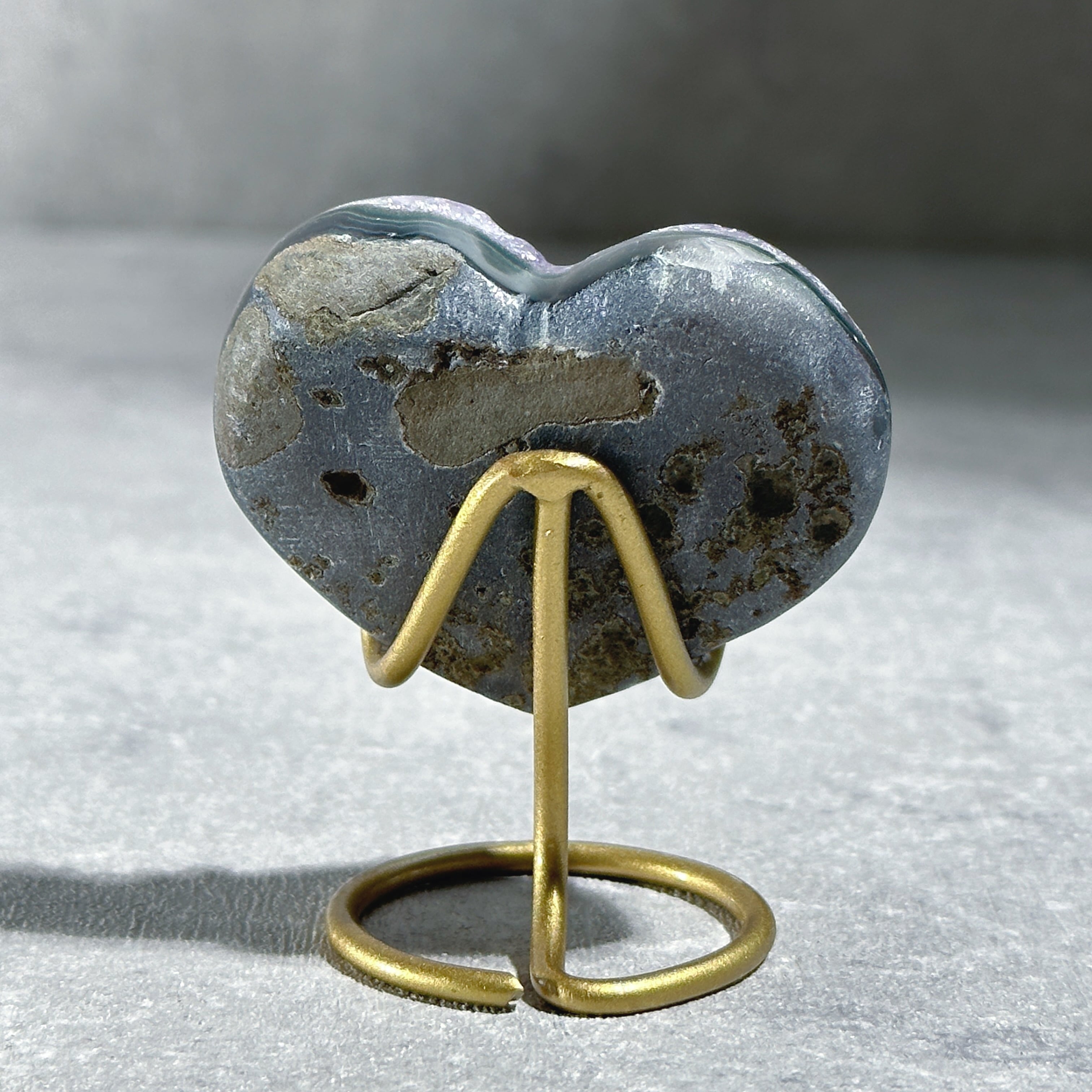 天然石シュガーアメジストのハート 置物 台座付きNO.070616 天然石