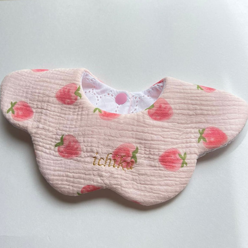 お名前刺繍スタイ オーダースタイ いちごぽこぽこガーゼ×レース