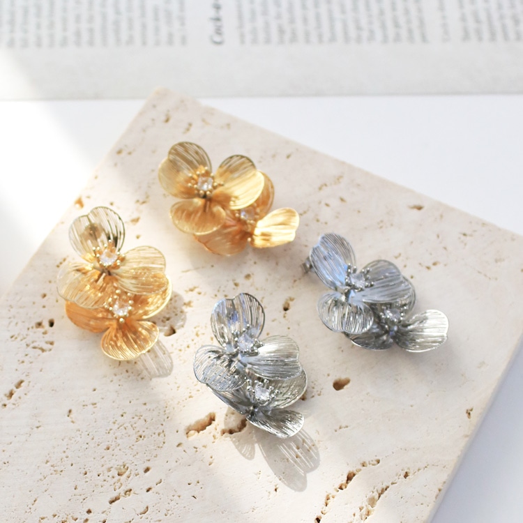 チタンピアス | ビーズ・パーツなどのハンドメイドパーツおよびハイ