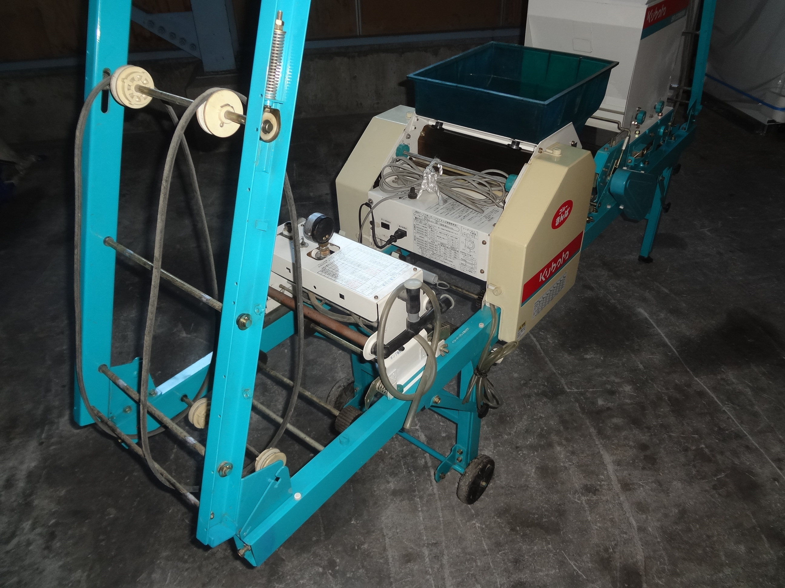 中古播種機 クボタ（大和精工）SR231KRW 毎時230~280枚能力 土入れ付