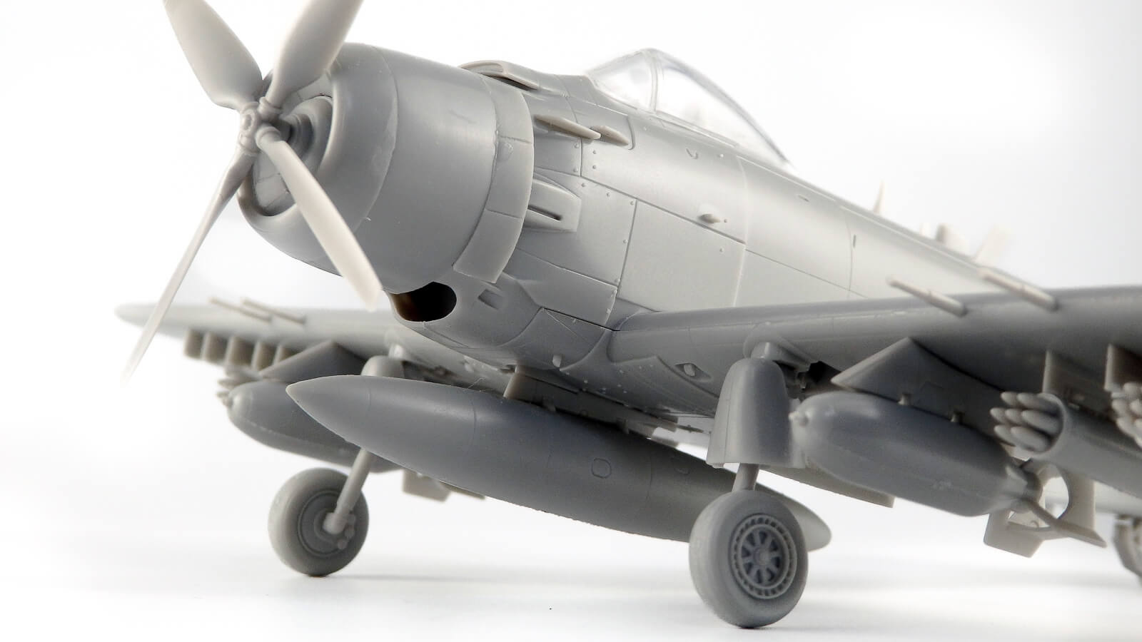 ハセガワから待望の再販！！最後にして最強のレシプロ攻撃機、1/72