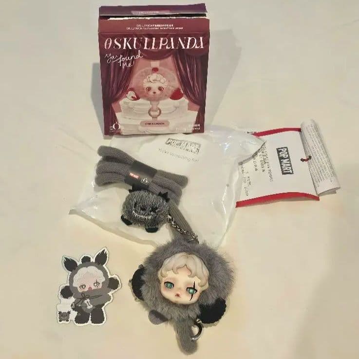 期間限定出品【POPMART 】スカルパンダ ぬいぐるみストラップ シークレット SKULLPANDA初のポップアップを渋谷TSUTAYAにて開催。世界を席巻する