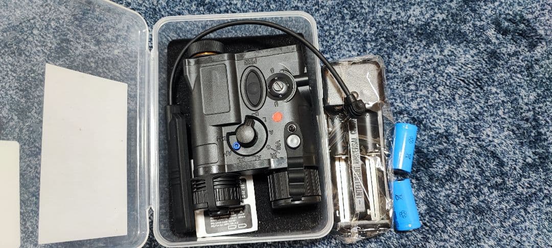 PEQ-16タイプ タクティカルライト SOMOGEAR AN/PEQ-16 IR/LEDイルミネーター サイティングデバイス