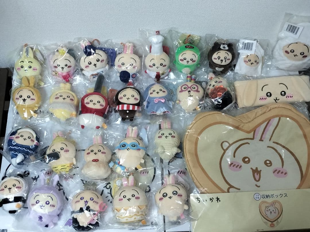 ちいかわ うさぎ まとめ売り 新品未開封 Amazon.co.jp: だいすきちいかわ シェイプブックミニ たのしいね