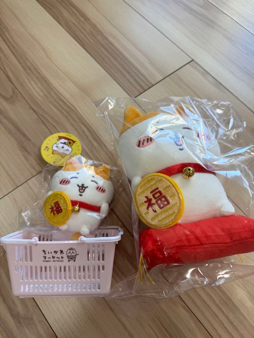 ちいかわ 招福！ハチワレ　マスコット、ぬいぐるみ Amazon.co.jp: ちいかわ 招福！ハチワレマスコット ぬいぐるみ : おもちゃ