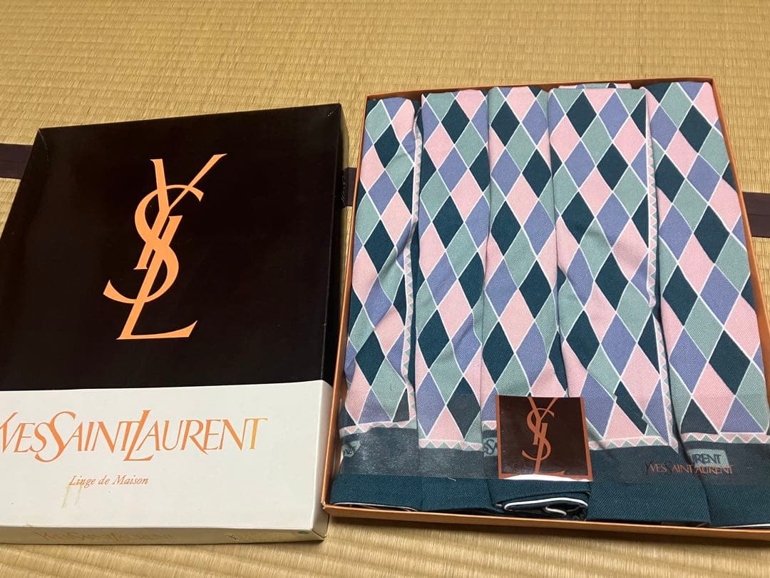 未使用　イヴ・サンローラン　クッションカバー　レトロ柄　座布団カバー　5枚セット 楽天市場】H□イヴ・サンローラン/Yves Saint Laurent 4枚セット
