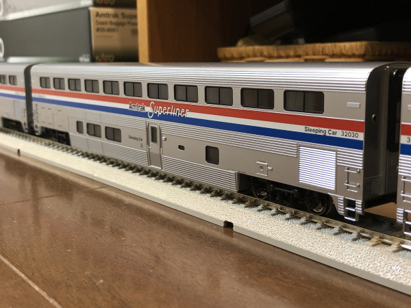 KATO USA Amtrak EMD F40PH + Superliner I Ph.III（2） | はにたらう