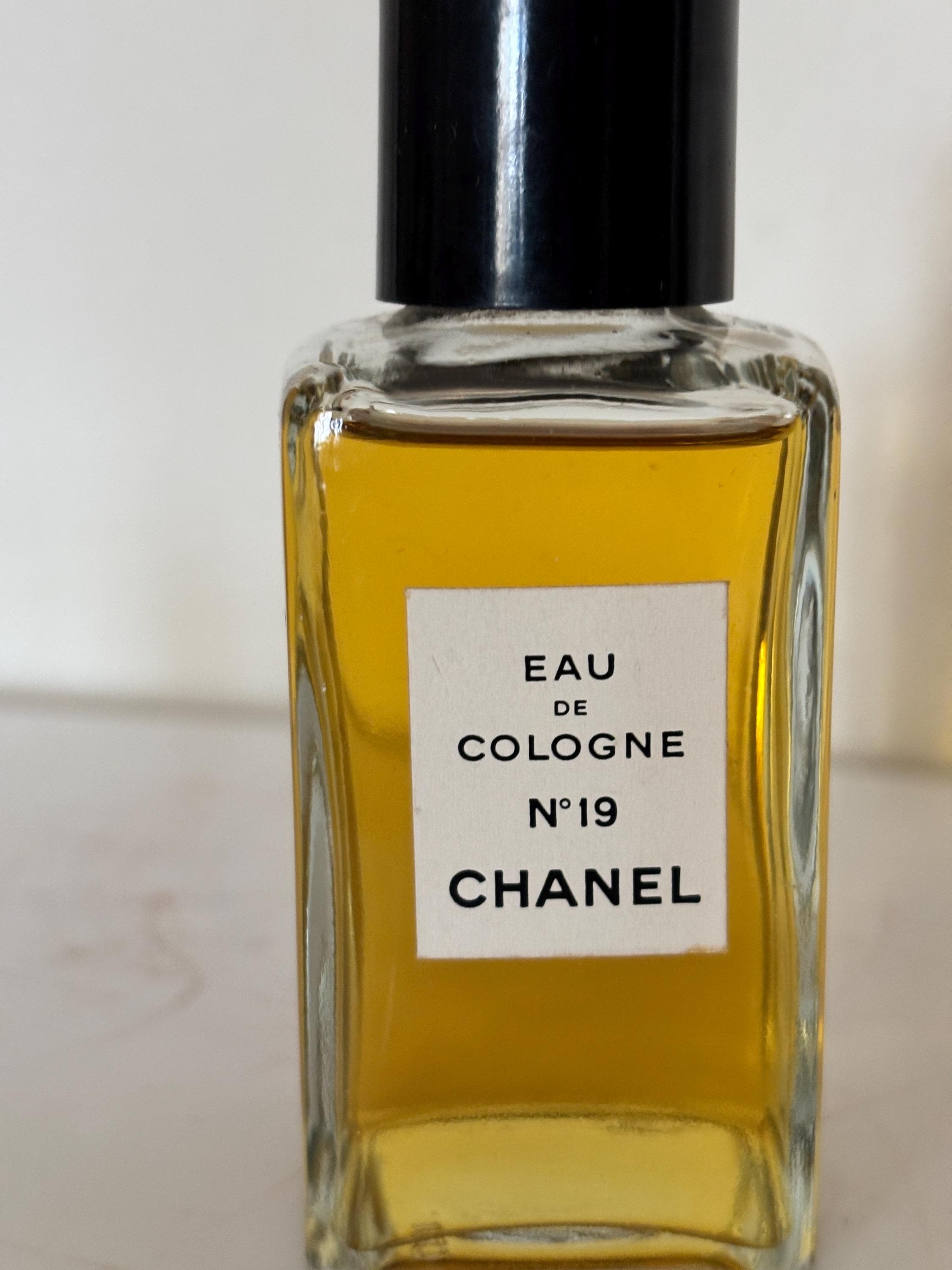 Chanel no 19 vintage - Etsy 日本