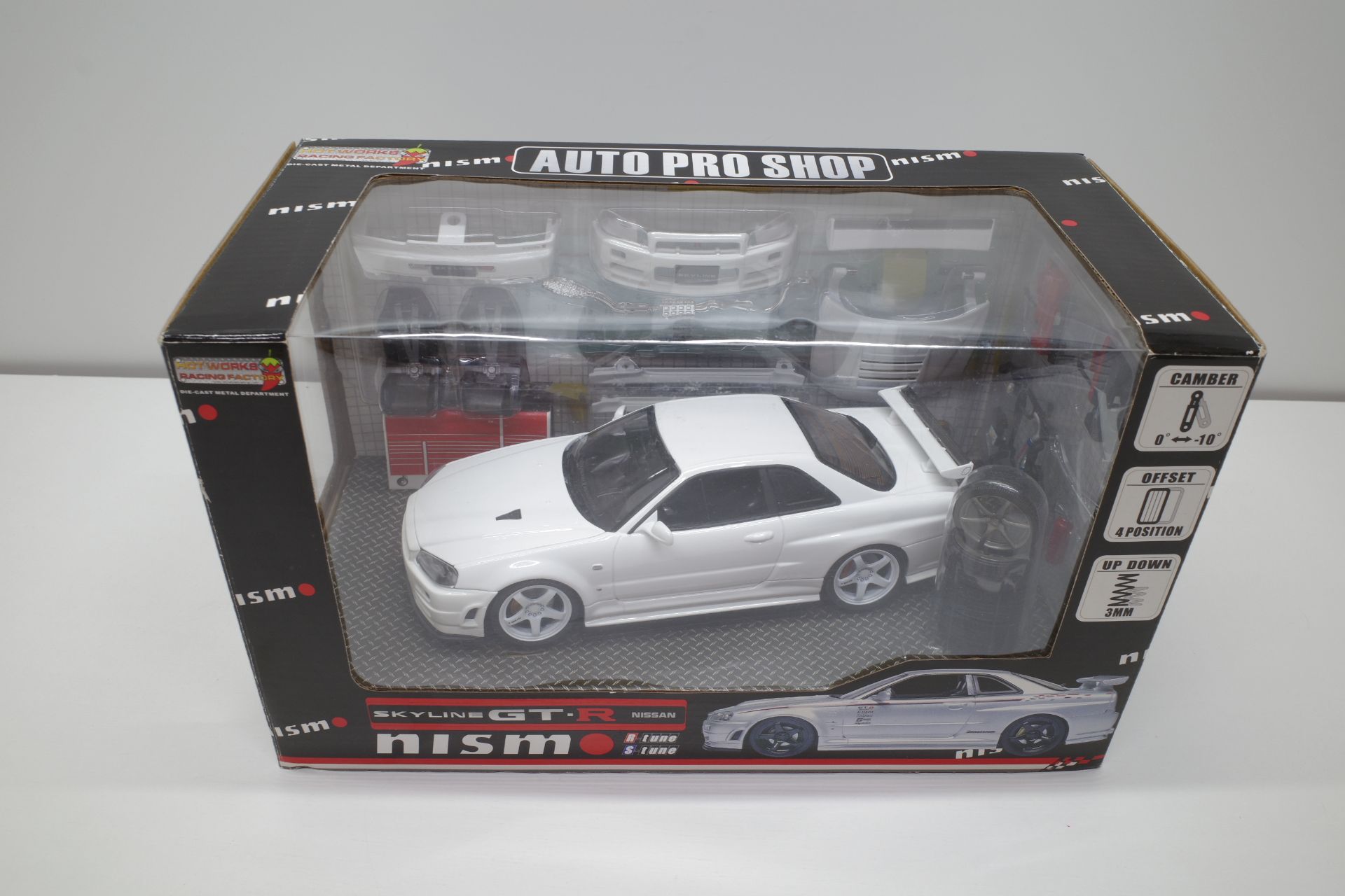 ホットワークス 1/24 日産 スカイライン GT-R V-スペックII 2002 BNR34