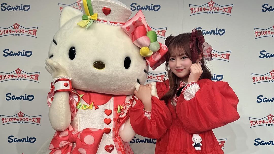 辻󠄀希美・長女】希空さん キティちゃんと2ショット「会えて幸せでした