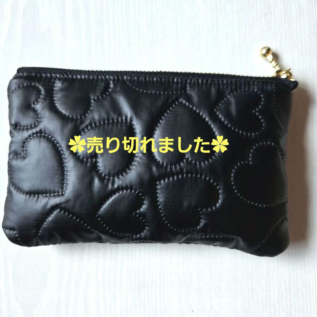 【手作り】ハート柄　圧着キルティング　ポーチ　ハンドメイド 圧着キルト ハート 模様 シルバー ブラック 布 ハンドメイド 手作り